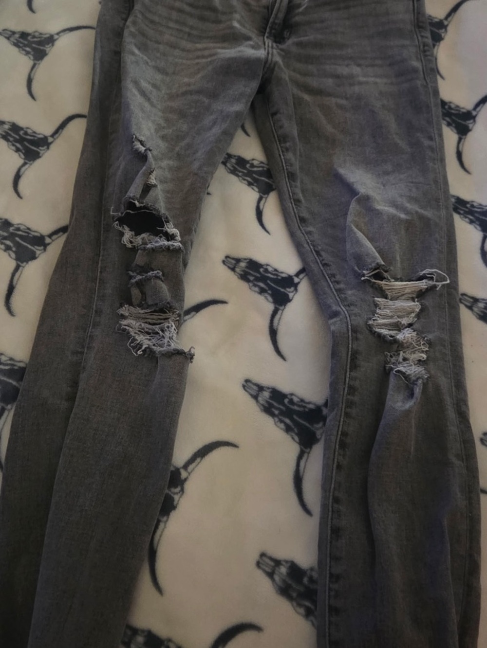 Abercrombie & Fitch Gray Distressed Skinny Jeans 26/2